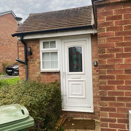 Cosy Apartment With Private Access And Kitchenette In Guildford (Adults Only) Worplesdon Экстерьер фото