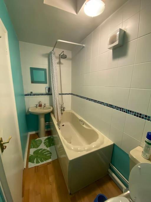 Cosy Apartment With Private Access And Kitchenette In Guildford (Adults Only) Worplesdon Экстерьер фото
