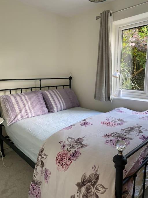 Cosy Apartment With Private Access And Kitchenette In Guildford (Adults Only) Worplesdon Экстерьер фото