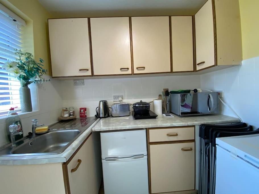Cosy Apartment With Private Access And Kitchenette In Guildford (Adults Only) Worplesdon Экстерьер фото